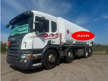 Caminhão tanque SCANIA P 380