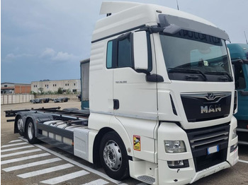 Camião transportador de contêineres/ Caixa móvel MAN TGX 26.500