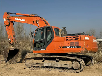 Escavadora de rastos DOOSAN DX225LC