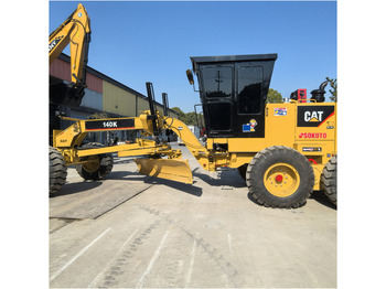 Motoniveladora CATERPILLAR 140K