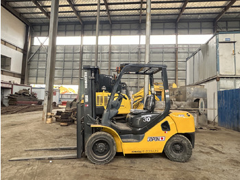 Empilhadeira a diesel KOMATSU