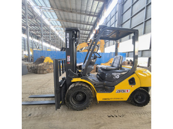 Empilhadeira a diesel KOMATSU