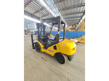 Empilhadeira a diesel KOMATSU