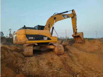 Escavadeira CATERPILLAR 323D
