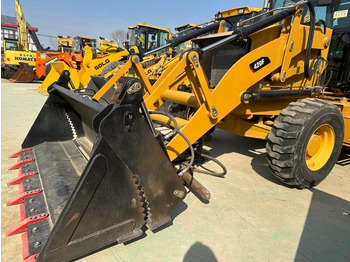 Retroescavadeira CAT 420 F ST: foto 2