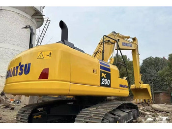 Escavadora de rastos KOMATSU PC200-8