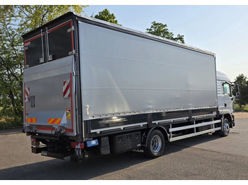 Camião de lona MAN TGM 15.290 / BURTO-FIRANKA / CAŁY NA PODUSZKACH /KLIMA POSTOJOWA / 2018R / NISKI PRZEBIEG / 18 PALET / E6 / JAK NOWY / WINDA /: foto 4 Camião de lona MAN TGM 15.290 / BURTO-FIRANKA / CAŁY NA PODUSZKACH /KLIMA POSTOJOWA / 2018R / NISKI PRZEBIEG / 18 PALET / E6 / JAK NOWY / WINDA /: foto 4