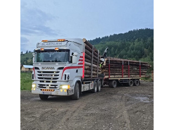 Camião de transporte de madeira SCANIA R 560