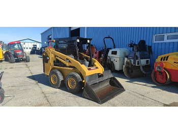 Mini pá carregadora CATERPILLAR 216