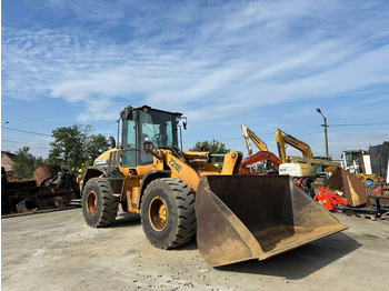 Pá carregadora de rodas CASE