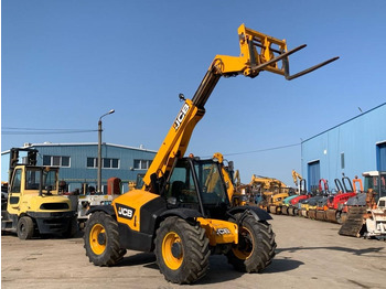 Empilhador telescópico JCB