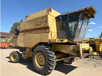 Leasing de New Holland TF 44  New Holland TF 44: foto 4