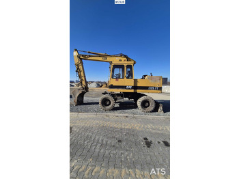 Escavadeira de rodas CATERPILLAR