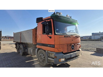 Camião basculante Three-axle tipper MERCEDES-BENZ ACTROS 2540 (1997): foto 3