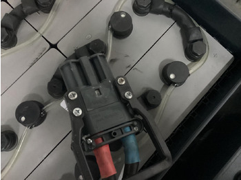 Bateria automotiva por Equipamento de movimentação IBH 80V   6 PZS 930: foto 3