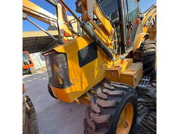 Retroescavadeira CATERPILLAR 420F