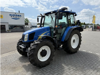 Trator NEW HOLLAND T5000