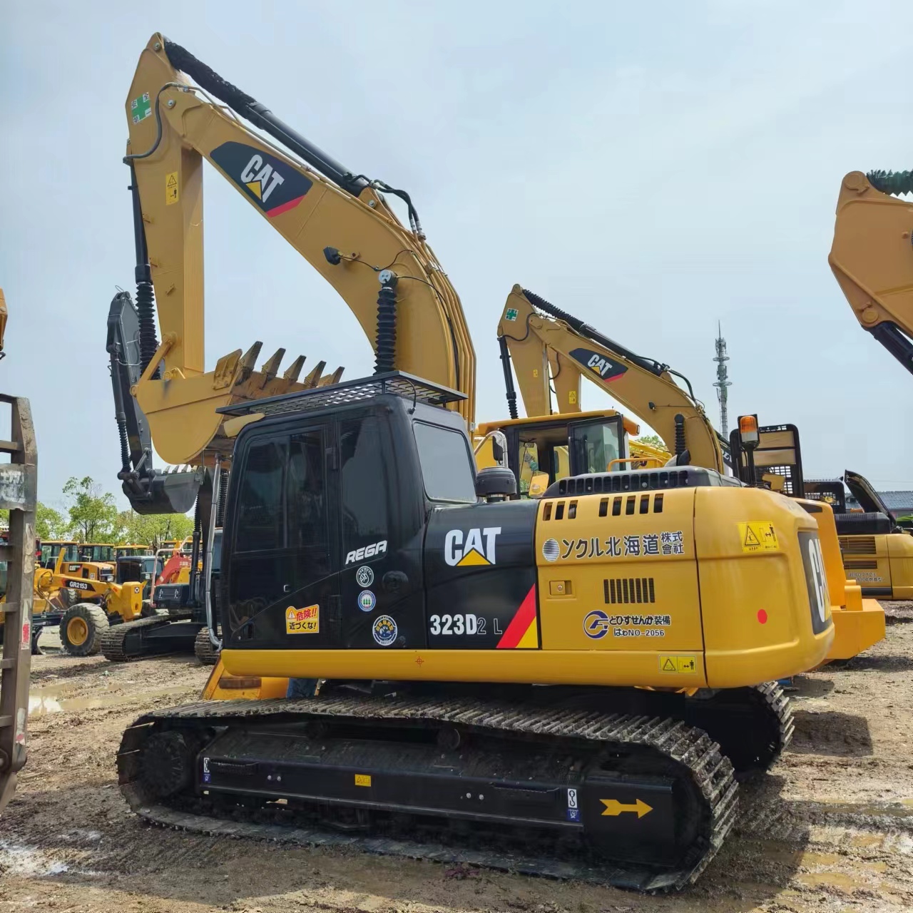 Escavadora de rastos CATERPILLAR 323D2L