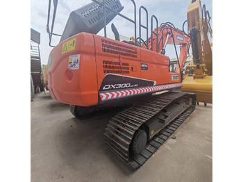 Escavadora de rastos DOOSAN DX300: foto 2