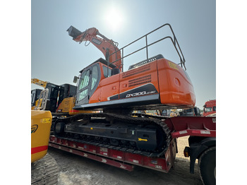 Escavadora de rastos DOOSAN DX300
