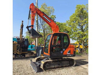 Mini escavadeira DOOSAN DX75