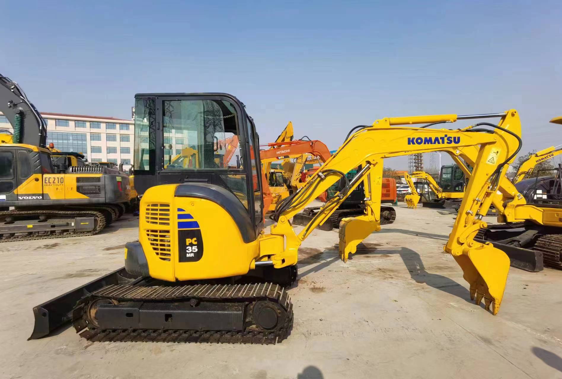 Mini escavadeira KOMATSU PC35
