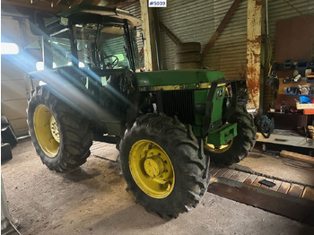 Trator JOHN DEERE 2850