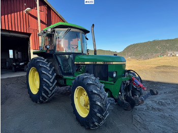 Trator JOHN DEERE 2850