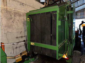 Máquina para produção de feno JOHN DEERE