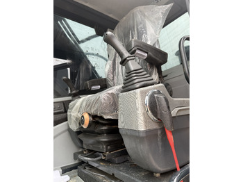 Escavadora de rastos HYUNDAI HX220HD: foto 3 Escavadora de rastos HYUNDAI HX220HD: foto 3