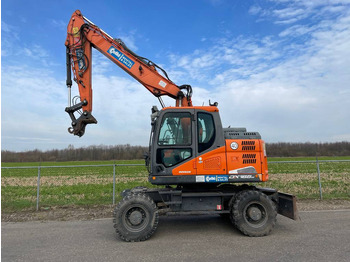 Escavadeira de rodas DOOSAN DX165W