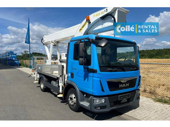 Caminhão com plataforma aérea PALFINGER