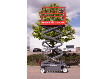 Plataforma de Tijera/ Plataforma de tesoura SKYJACK