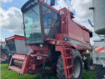 Ceifeira debulhadora CASE IH