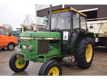 Trator JOHN DEERE 1640