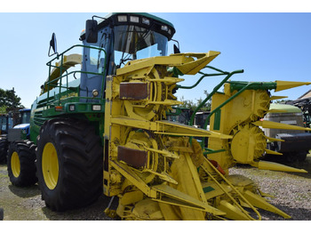 Picadora de forragem automotriz JOHN DEERE 7400