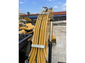 Escavadora de rastos CATERPILLAR 323D2L