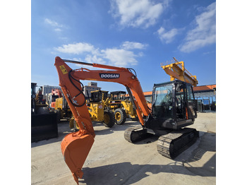 Mini escavadeira DOOSAN DX60