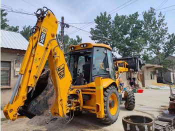Retroescavadeira JCB 3CX
