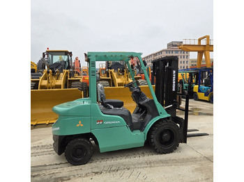 Empilhadeira a diesel Mitsubishi FD30: foto 2 Empilhadeira a diesel Mitsubishi FD30: foto 2