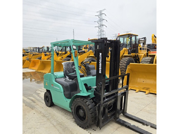 Empilhadeira a diesel Mitsubishi FD30: foto 4 Empilhadeira a diesel Mitsubishi FD30: foto 4