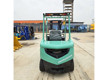 Empilhadeira a diesel Mitsubishi FD30: foto 3 Empilhadeira a diesel Mitsubishi FD30: foto 3