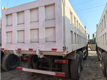 Camião basculante SINOTRUK HOWO 8x4: foto 3 Camião basculante SINOTRUK HOWO 8x4: foto 3