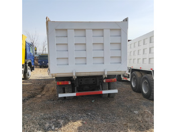 Camião basculante SINOTRUK HOWO: foto 2