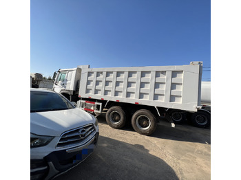 Camião basculante SINOTRUK HOWO