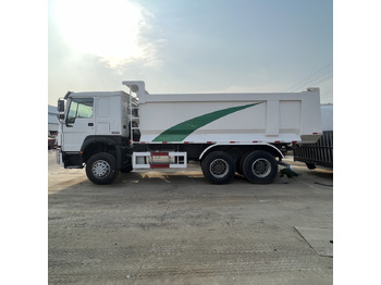 Camião furgão SINOTRUK HOWO