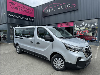 Furgão de passageiros NISSAN