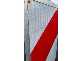 Reboque Nissen Absperrtafel VZ616 LED Absperrtafel Sperrwand Verkehrsleittafel Verkehrsleitanhänger Verkehrssicherungsanhänger Leitanhänger Leittafel Verkehrssicherung Nissen Horizont: foto 5