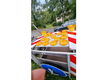 Reboque Nissen Absperrtafel VZ616 LED Absperrtafel Sperrwand Verkehrsleittafel Verkehrsleitanhänger Verkehrssicherungsanhänger Leitanhänger Leittafel Verkehrssicherung Nissen Horizont: foto 3