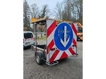 Reboque Nissen LED Absperrtafel FAT Verkehrsleittafel Verkehrssicherungsanhänger Verkehrsleitanhänger Sperrwand: foto 4